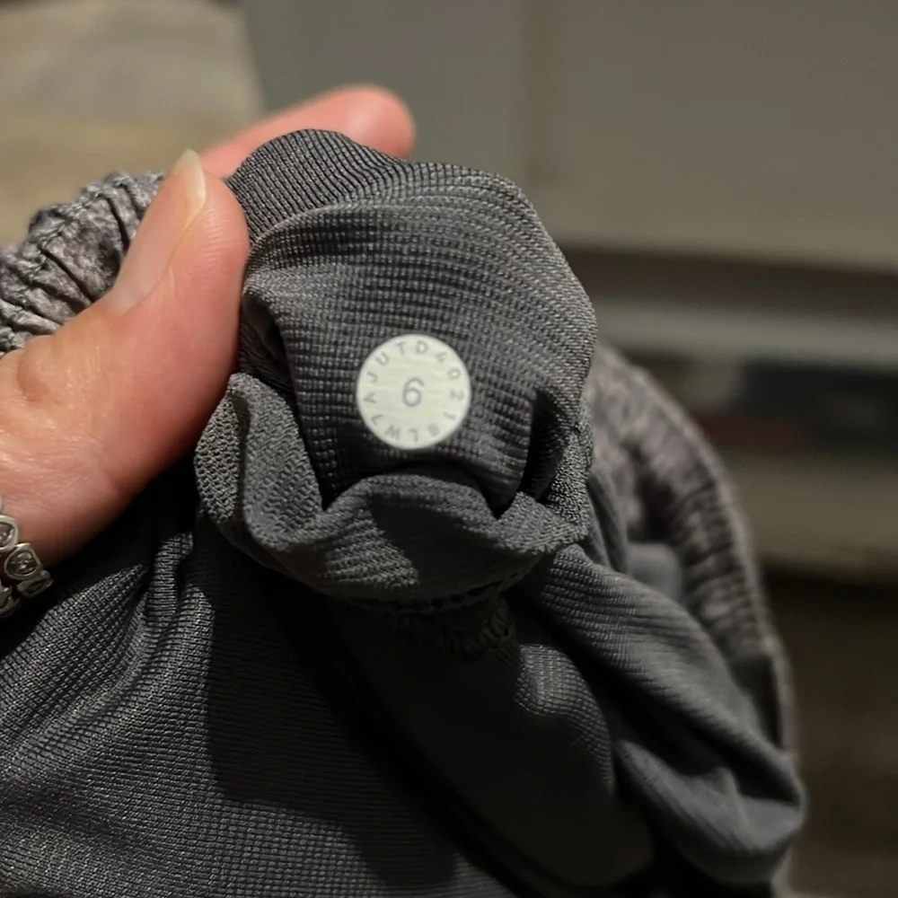 Lululemon Women's‎ Gray Athletic Shorts Size 6